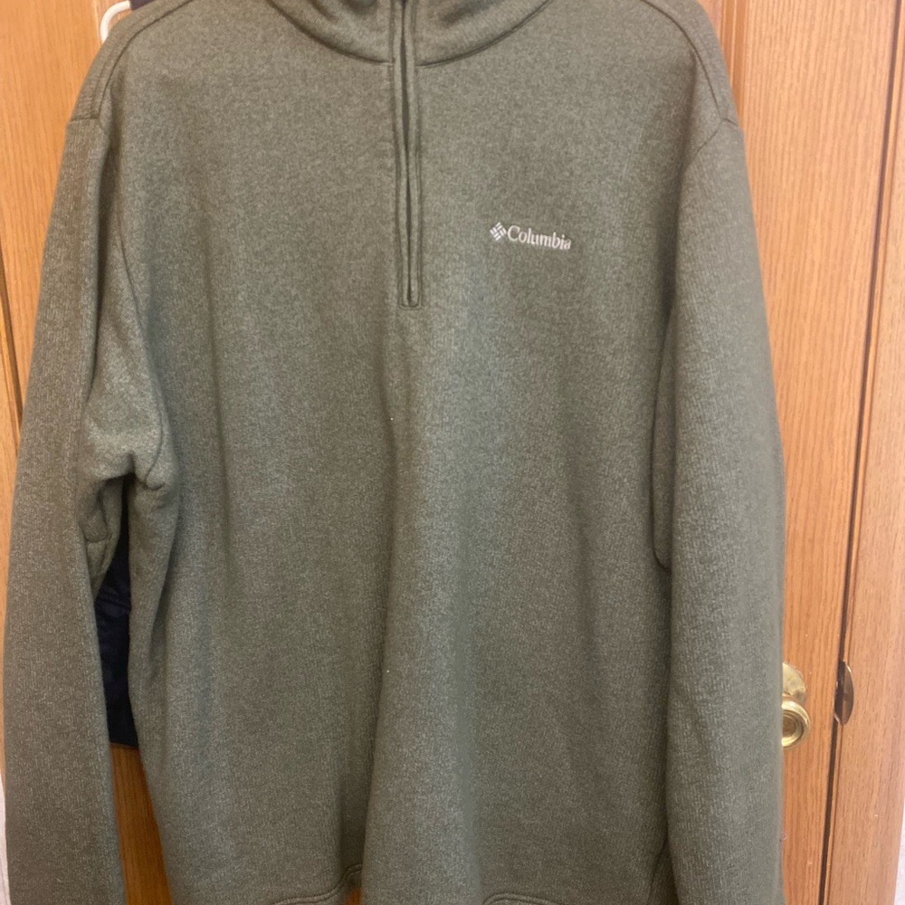 Columbia Men's Olive knit Sweater